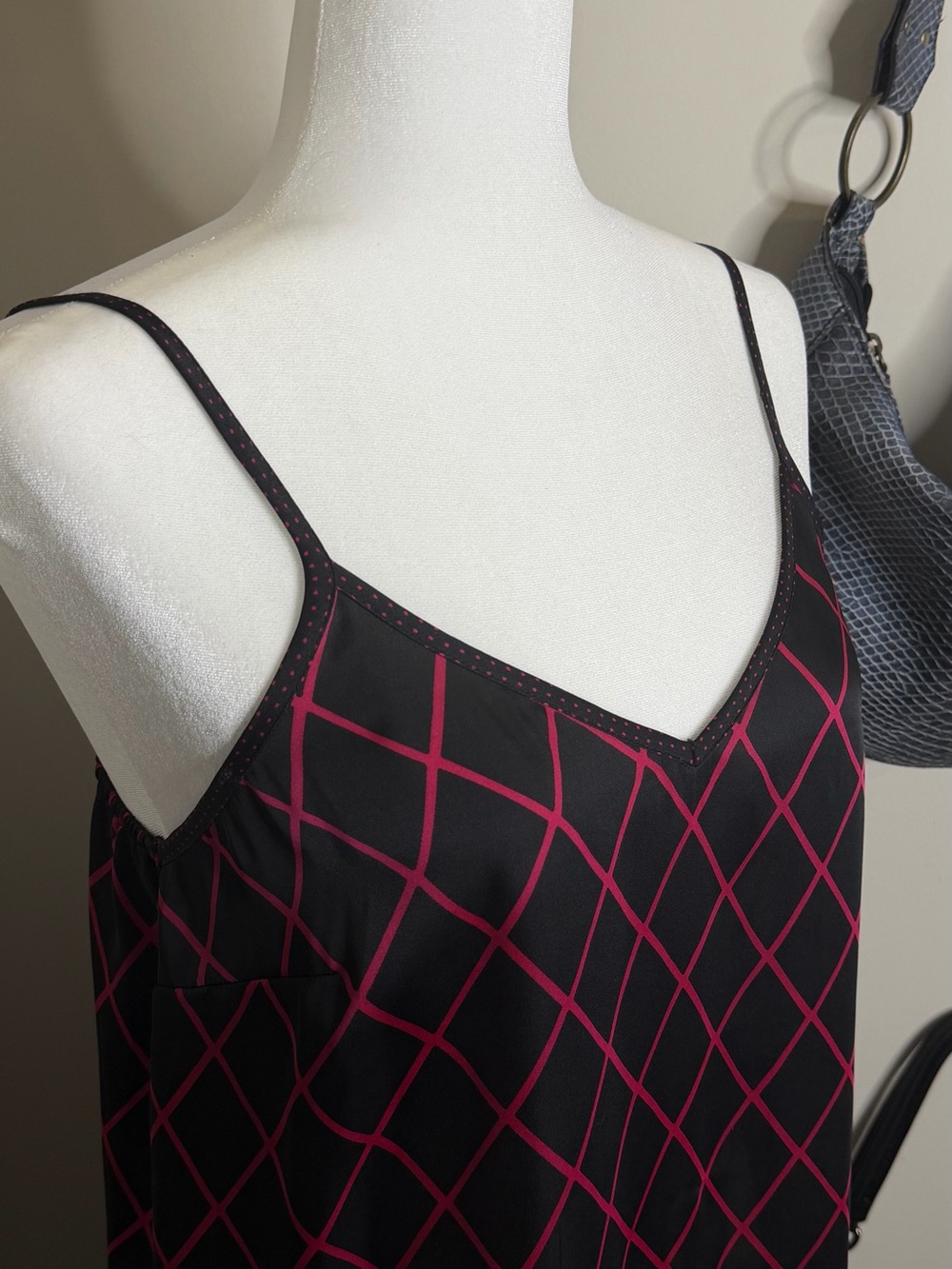 Vintage Y2K Express Black/Pink Silky Tunic Tank - Size M